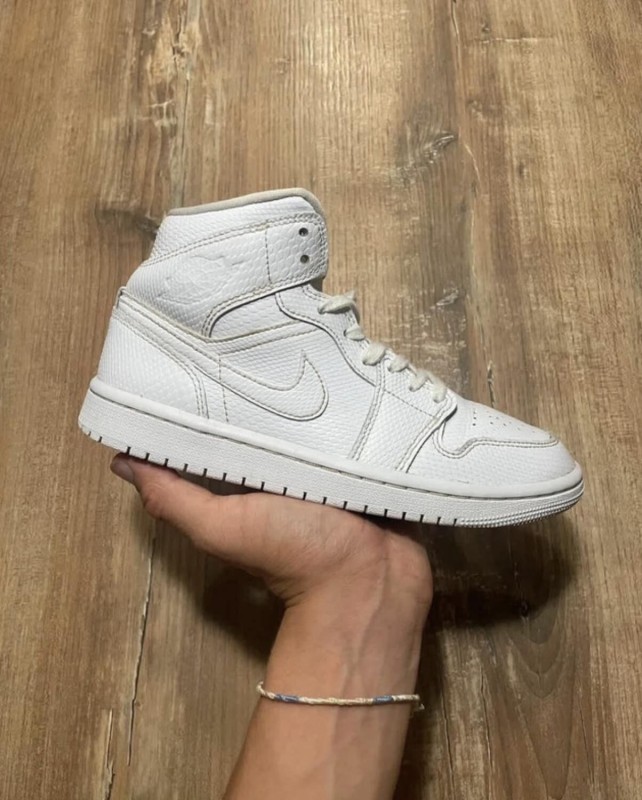 Air Jordan 1 Mid blanche taille 36,5 EU