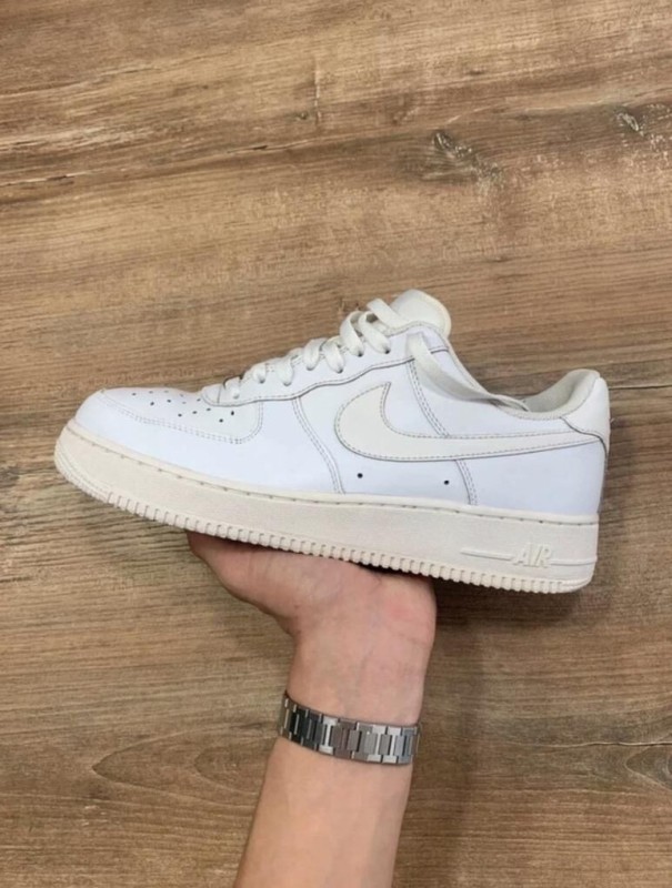 Nike Air Force 1 Triple White taille 42,5 homme
