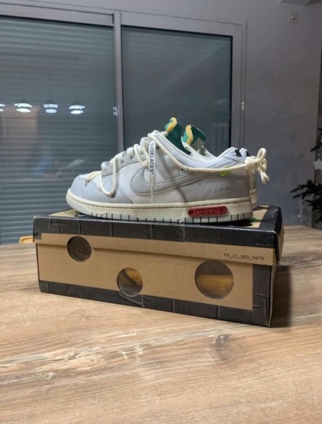 Nike Dunk Low Off White lot 25/50 taille 43 homme