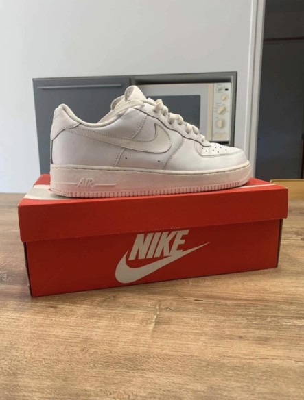 Nike Air Force 1 Triple White taille 42,5 homme