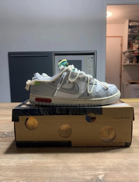 Nike Dunk Low Off White lot 25/50 taille 43 homme