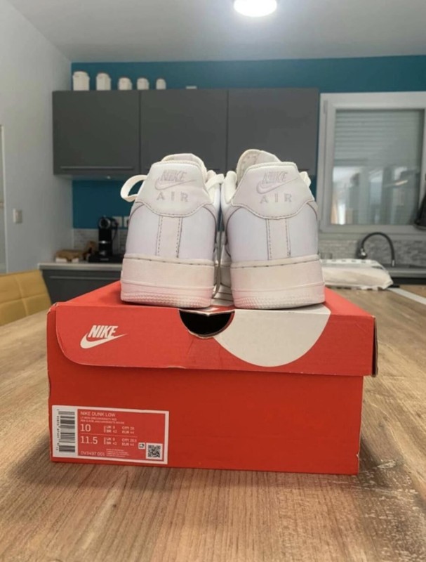 Nike Air Force 1 Triple White taille 42,5 homme 2