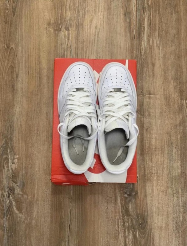 Nike Air Force 1 Triple White taille 42,5 homme 2