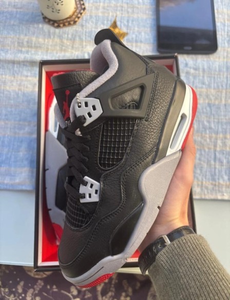 Jordan 4 bred reimagined taille 37,5