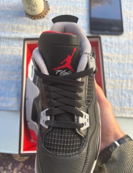 Jordan 4 bred reimagined taille 37,5