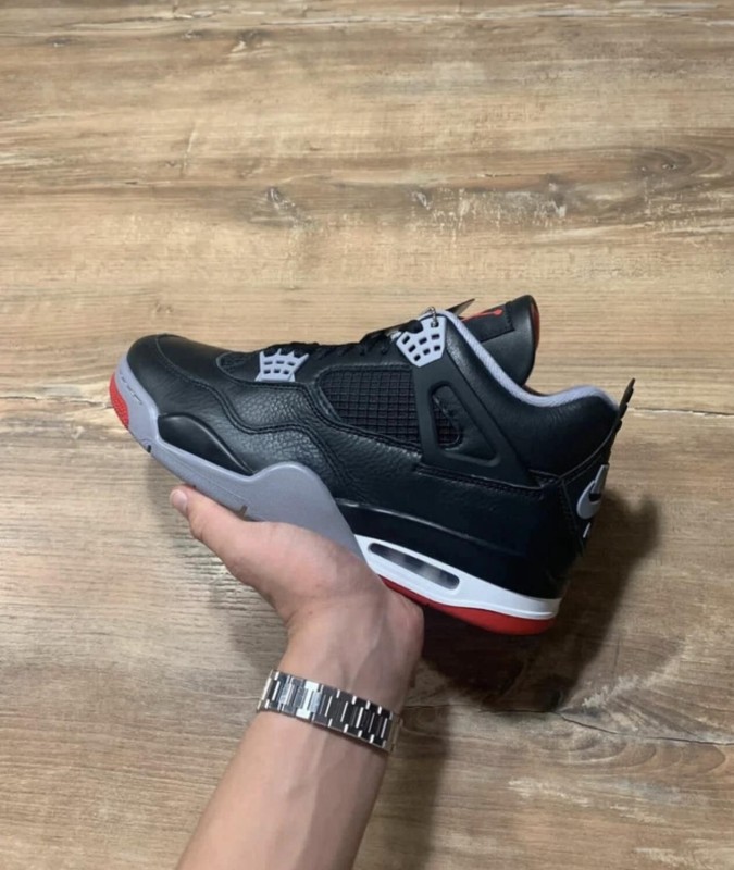 Air Jordan 4 bred reimagined taille 44 homme