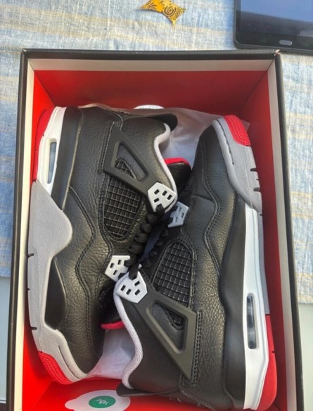 Jordan 4 bred reimagined taille 37,5