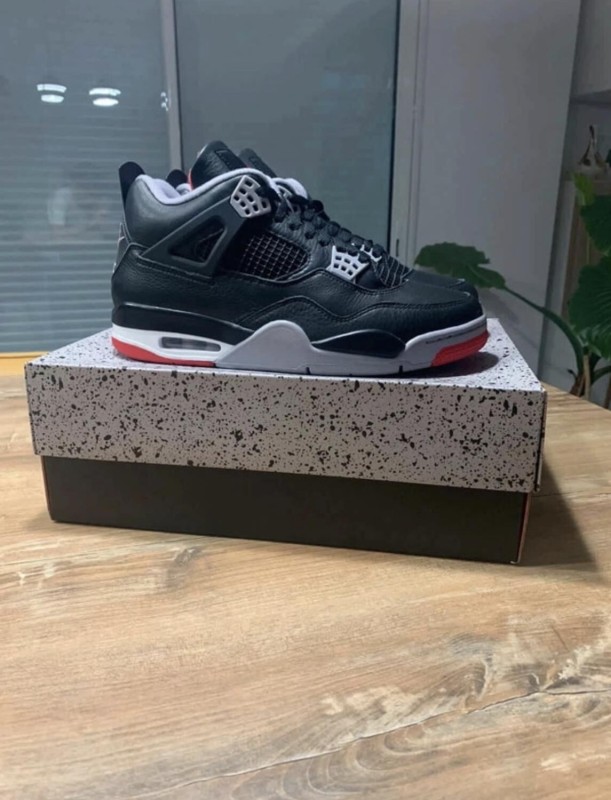 Air Jordan 4 bred reimagined taille 44 homme 2