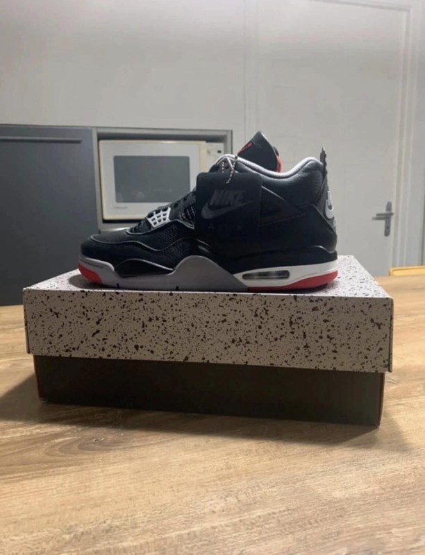 Air Jordan 4 bred reimagined taille 44 homme 2