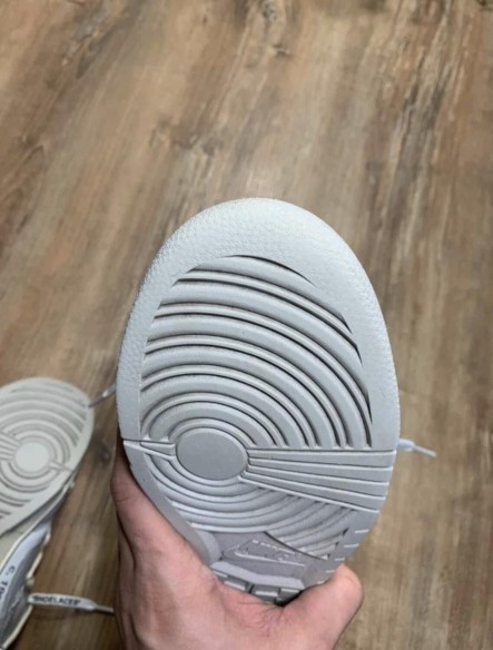 Nike Dunk Low Off White lot 25/50 taille 43 homme