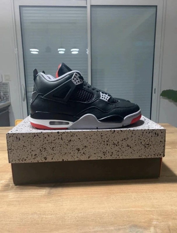 Air Jordan 4 bred reimagined taille 44 homme 2