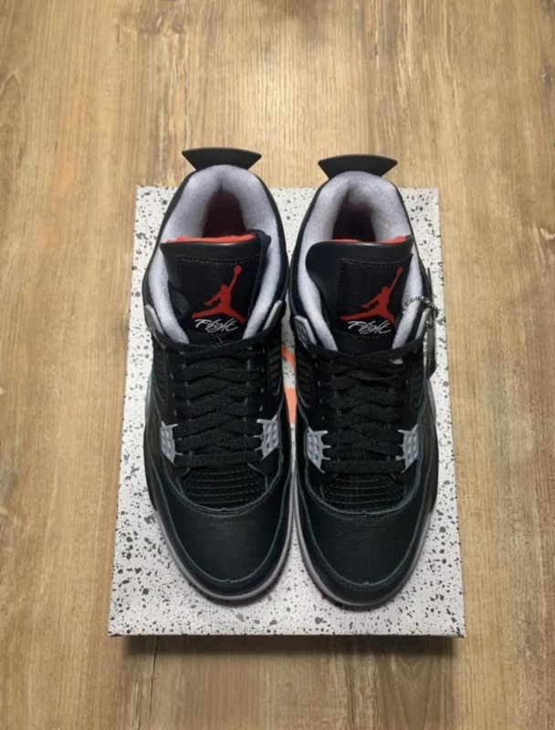 Air Jordan 4 bred reimagined taille 44 homme 2