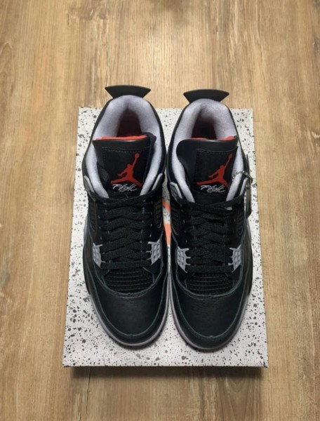 Air Jordan 4 bred reimagined taille 44 homme