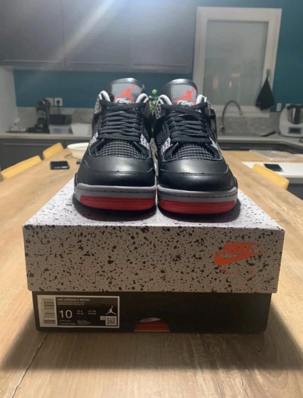 Air Jordan 4 bred reimagined taille 44 homme 2
