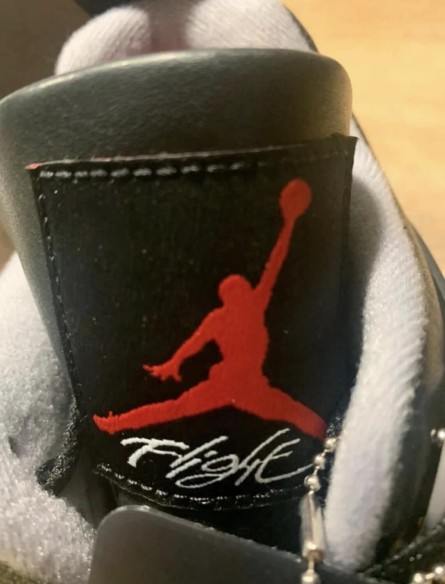 Air Jordan 4 bred reimagined taille 44 homme