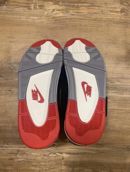 Air Jordan 4 bred reimagined taille 44 homme