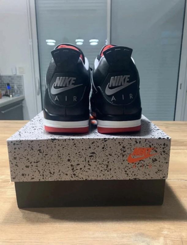 Air Jordan 4 bred reimagined taille 44 homme 2