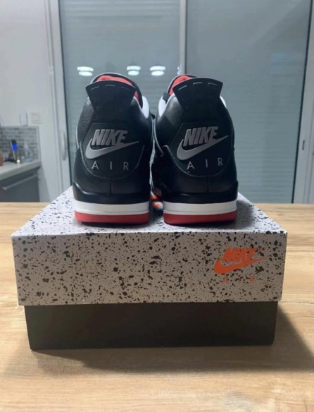 Air Jordan 4 bred reimagined taille 44 homme