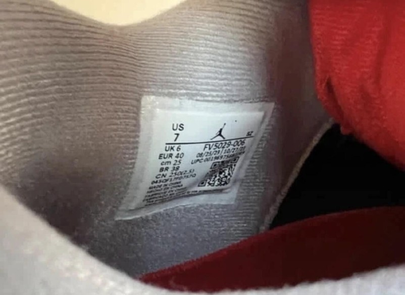 Air Jordan 4 bred reimagined taille 40