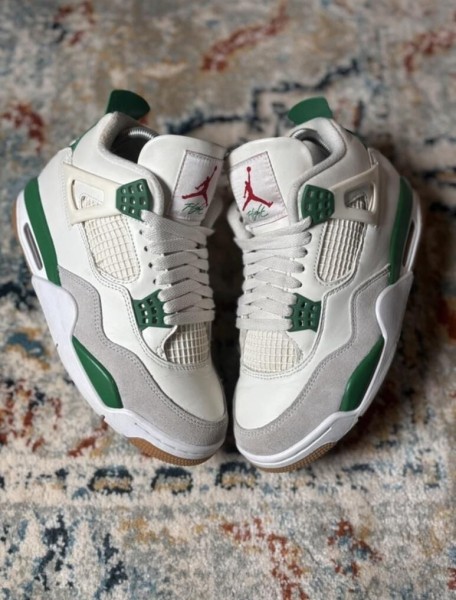 Air Jordan 4 SB Pine Green