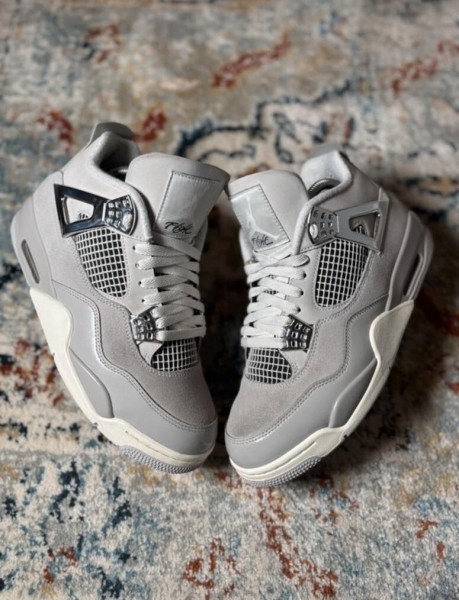 Air Jordan 4 Frozen