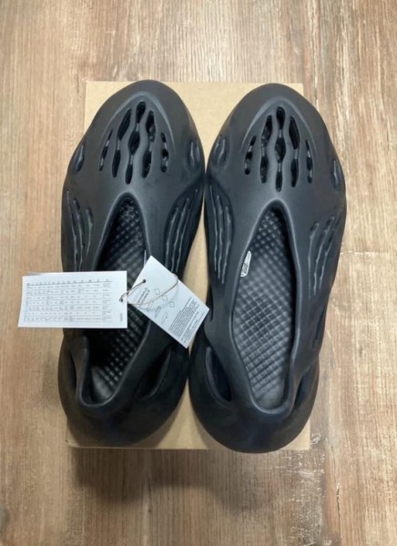 Yeezy Foam runner onyx taille 46 homme