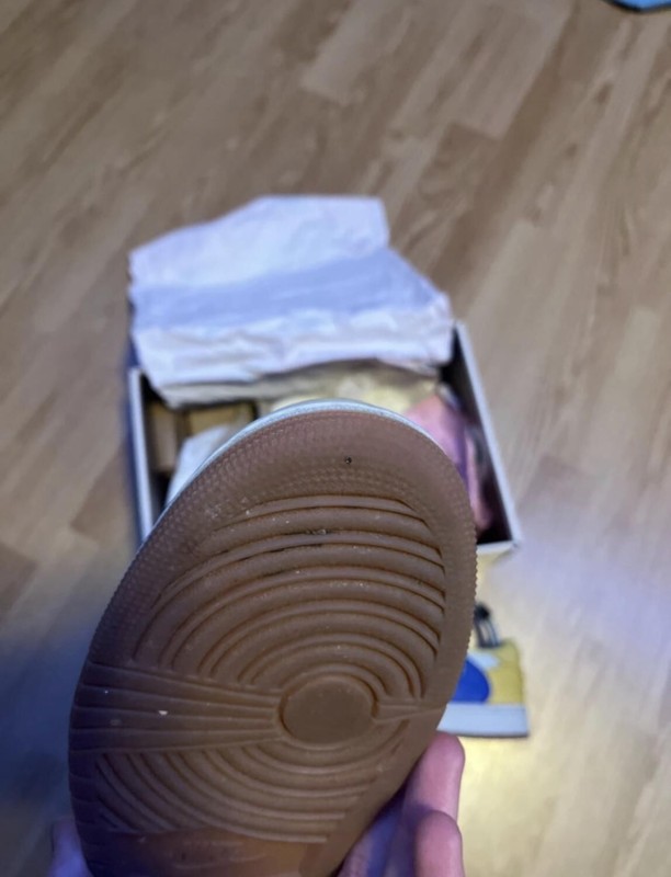 Nike air Travis Scott canary yellow 2