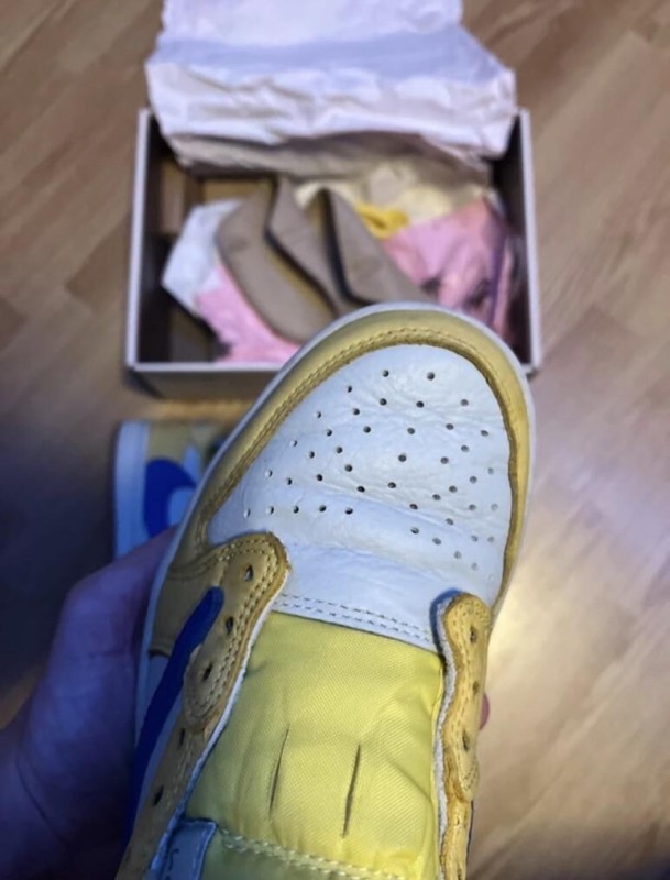 Nike air Travis Scott canary yellow 2