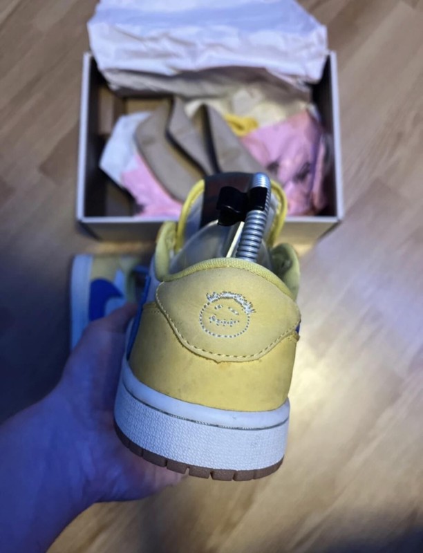 Nike air Travis Scott canary yellow 2