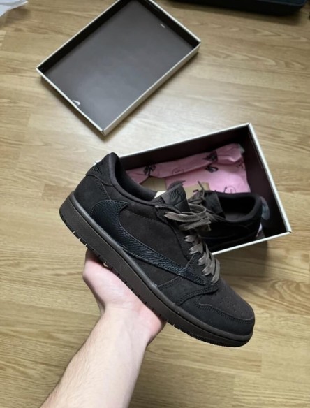 Air Jordan 1 Travis Scott velvet brown
