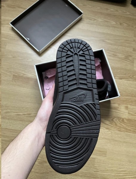 Air Jordan 1 Travis Scott velvet brown