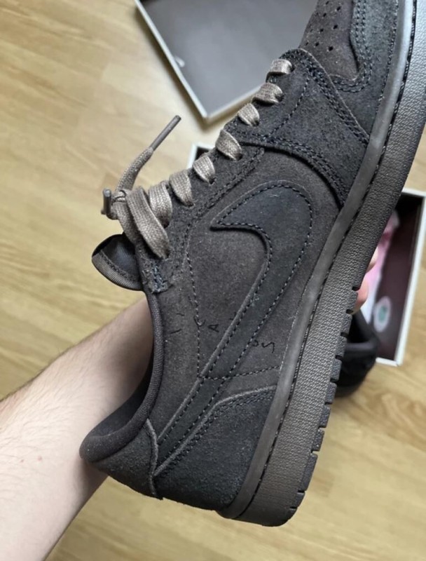 Air Jordan 1 Travis Scott velvet brown 2