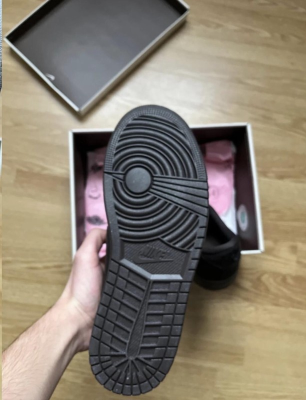 Air Jordan 1 Travis Scott velvet brown 2