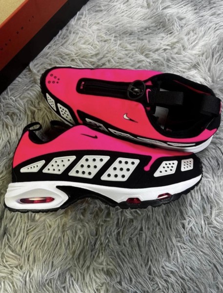 Nike air max sndr hyper pink black and white