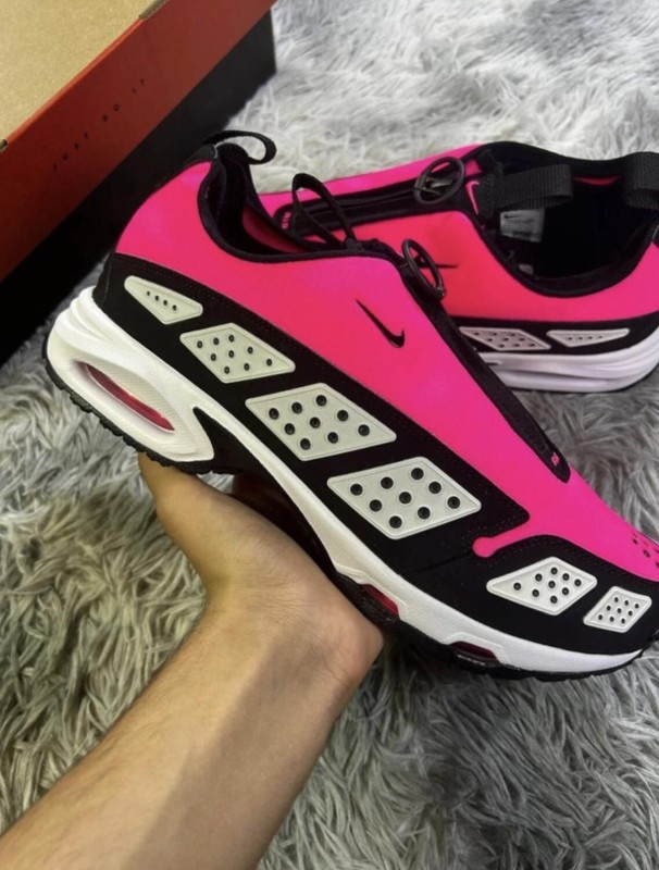 Nike air max sndr hyper pink black and white 2