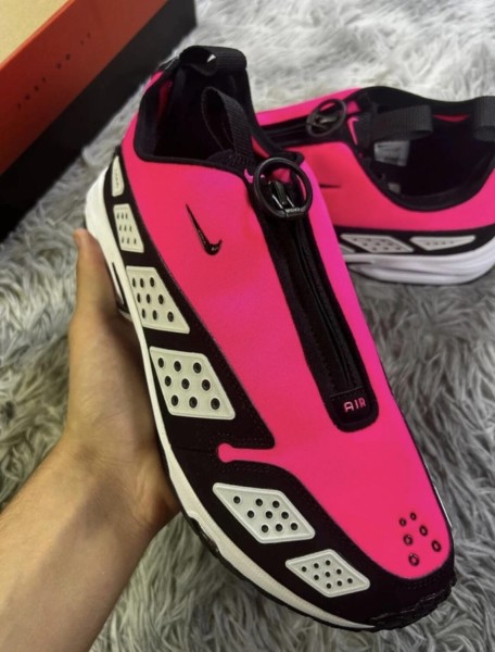 Nike air max sndr hyper pink black and white