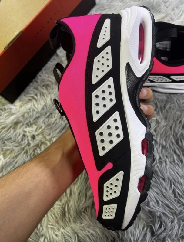Nike air max sndr hyper pink black and white 2