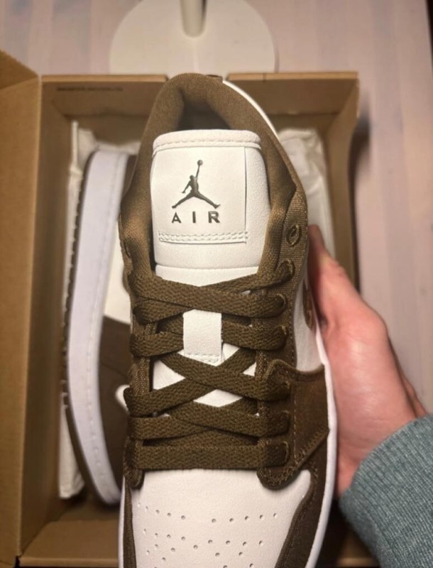 Jordan 1 low SE olive taille 38,5 2