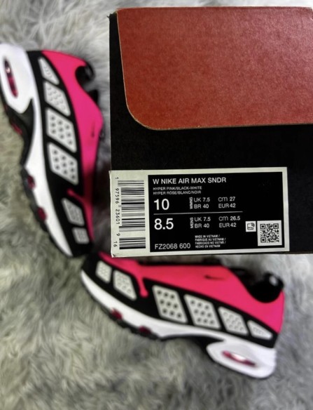 Nike air max sndr hyper pink black and white