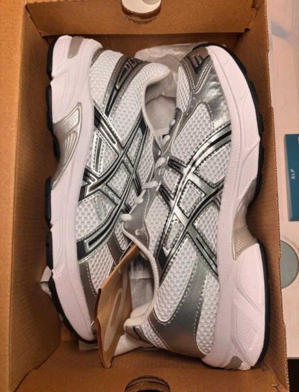 Asics 1130 white pure silver taille 43,5 2