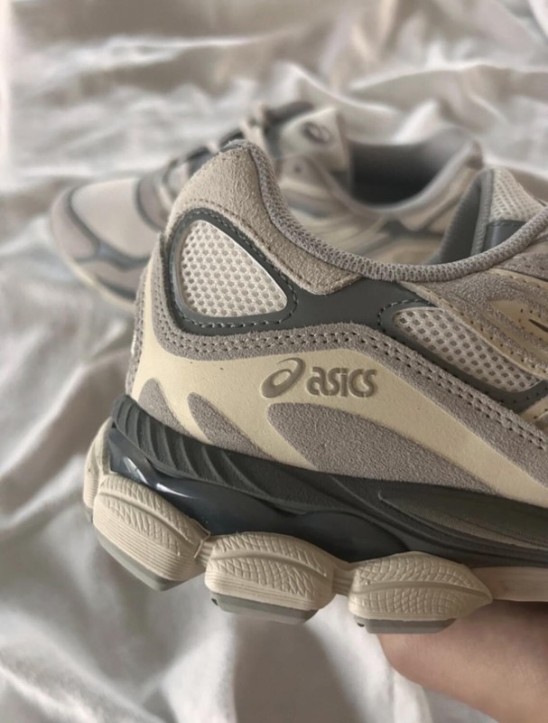 Asics NYC oyster grey cream 2