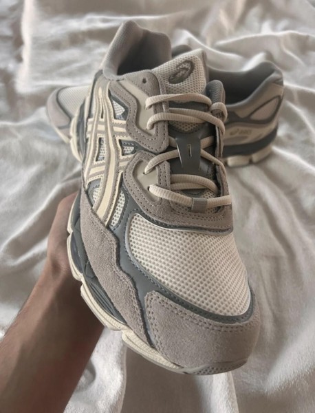 Asics NYC oyster grey cream