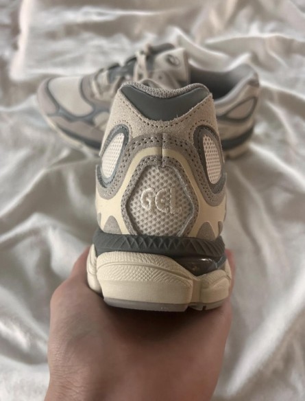 Asics NYC oyster grey cream