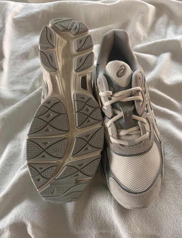 Asics NYC oyster grey cream 2