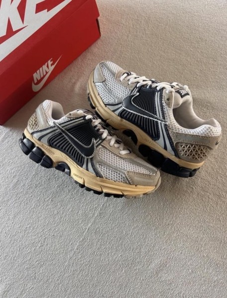 Nike zoom vomero 5 white thunder blue cream navy