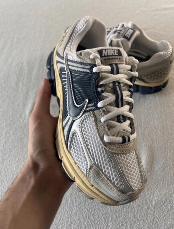 Nike zoom vomero 5 white thunder blue cream navy 2