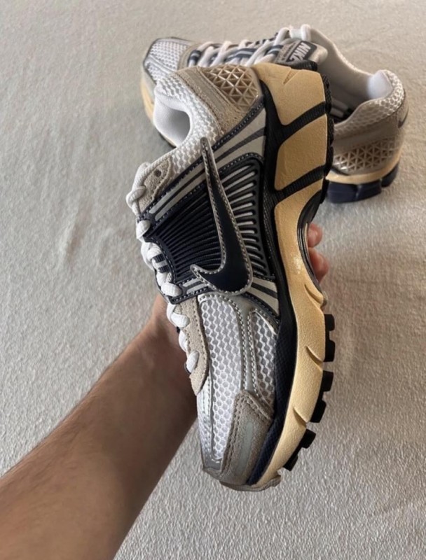 Nike zoom vomero 5 white thunder blue cream navy 2
