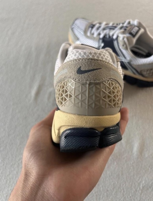 Nike zoom vomero 5 white thunder blue cream navy 2