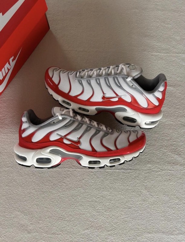 Air Max TN plus varsity red brillant blood white grey
