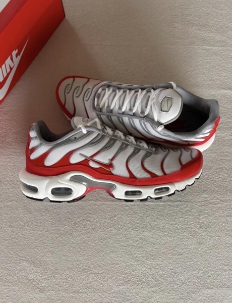 Air Max TN plus varsity red brillant blood white grey